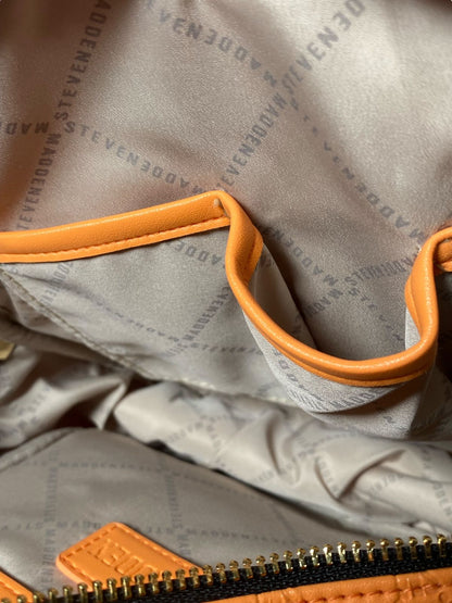 MOCHILA STEVE MADDEN CON TEXTURA