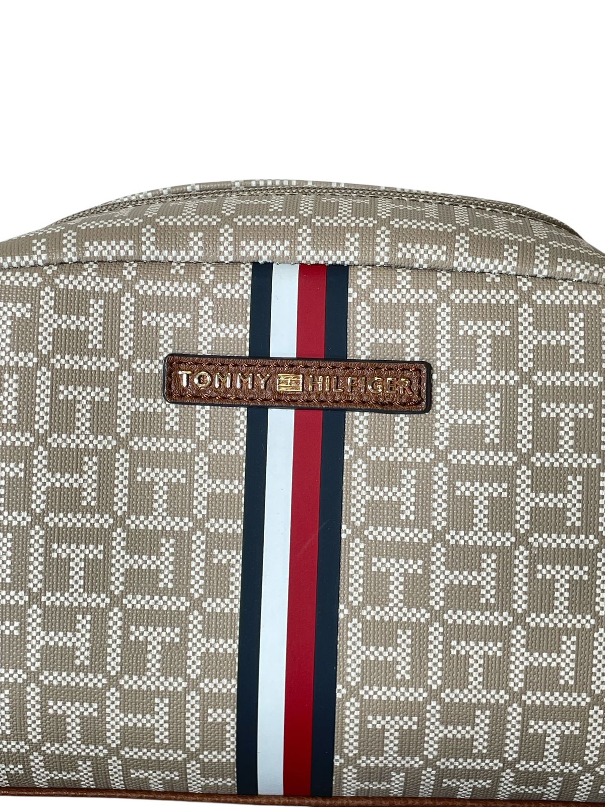 Bolso de Hombro Tommy Hilfiger Signature - Elegancia con un Toque Clásico