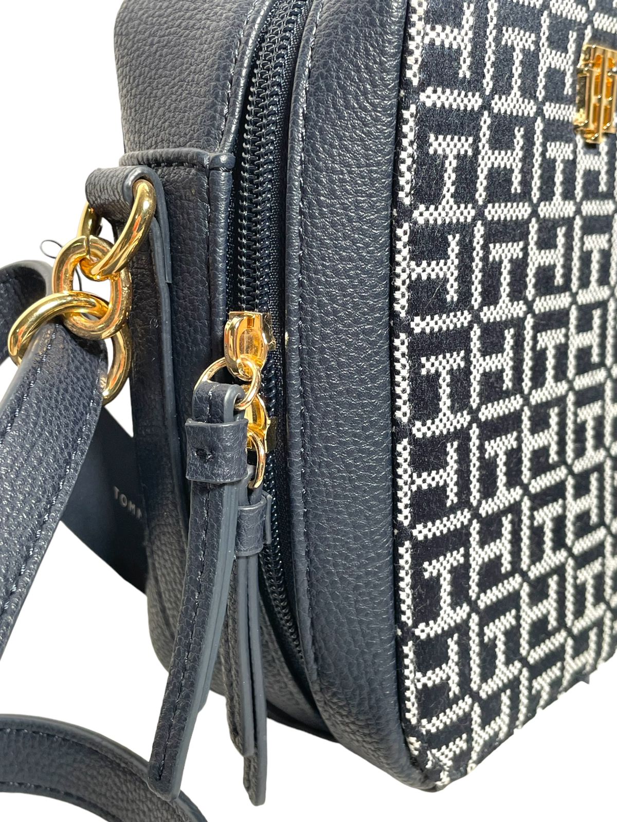 Bolsa Tommy Hilfiger – Elegancia, Versatilidad y Estilo