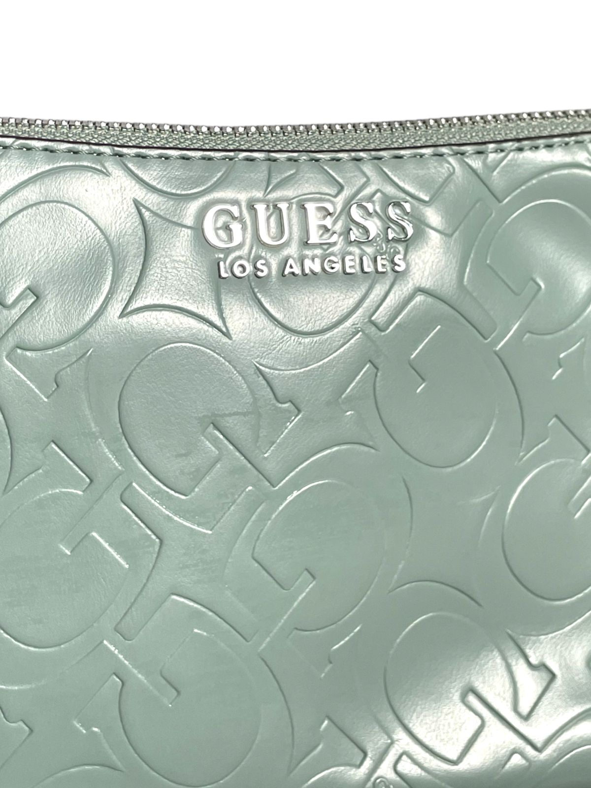 Bolso de Mano Guess Azul: Elegancia y Estilo en un Accesorio Versátil