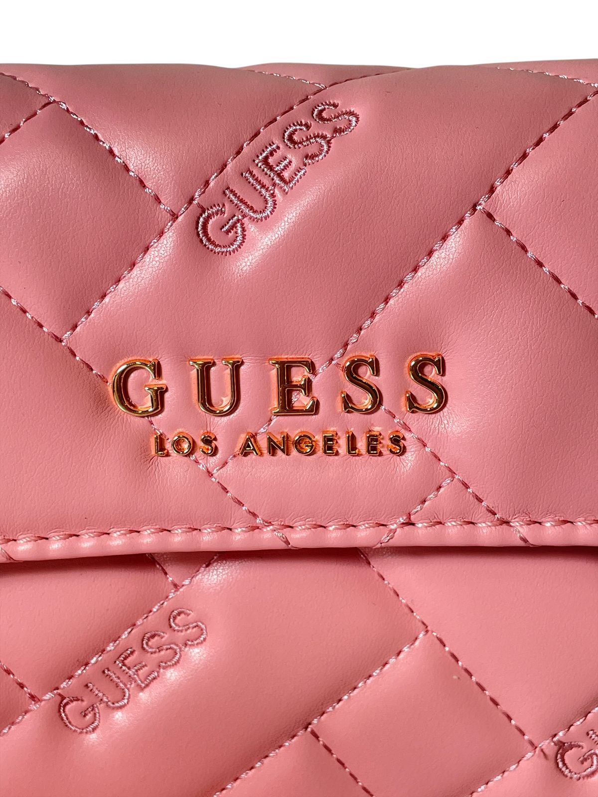 Mini Bolso Crossbody Guess – Estilo y Glamour Compacto