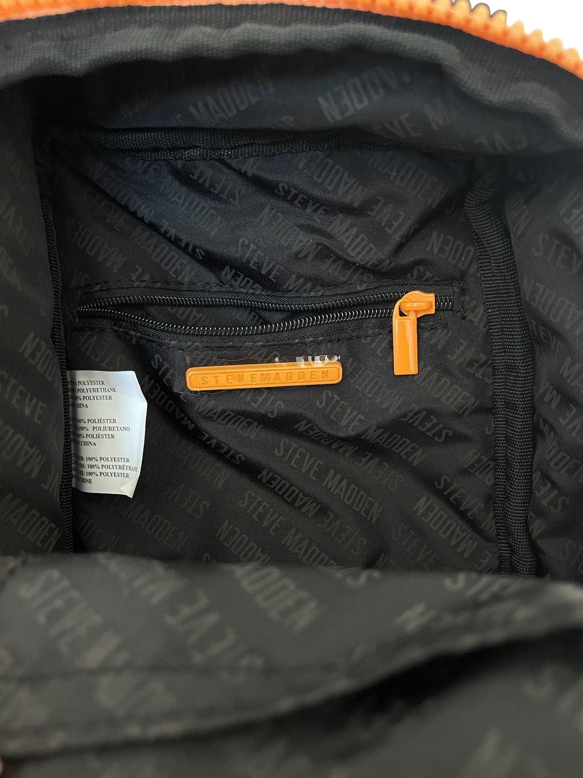 Bolso Steve Madden Naranja con Termo – Estilo y Funcionalidad en un Solo Accesorio