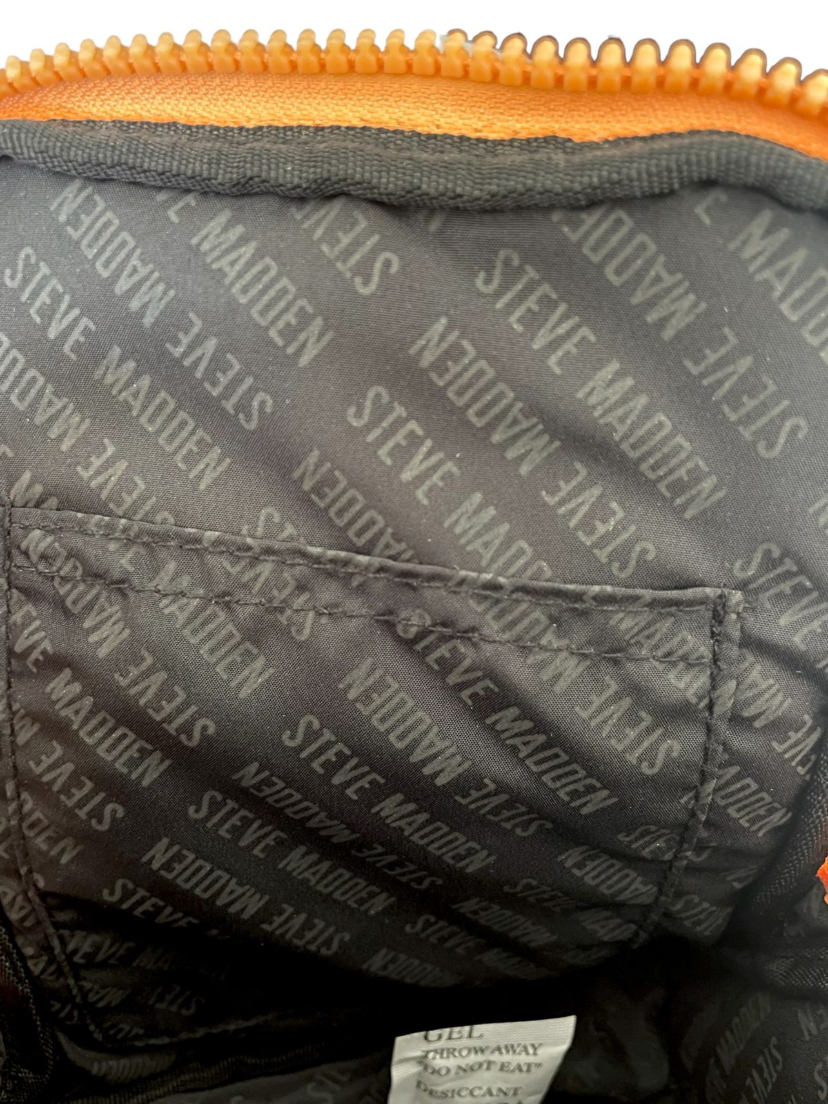 Bolso Steve Madden Naranja con Termo – Estilo y Funcionalidad en un Solo Accesorio