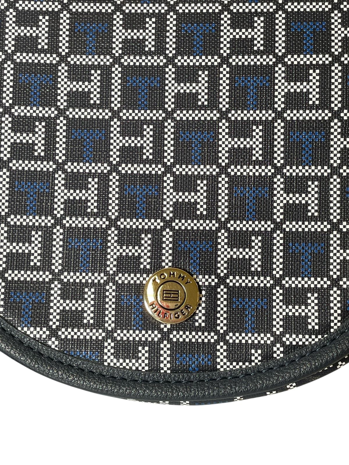 Bolso Cruzado Tommy Hilfiger Medallón - Elegancia Clásica